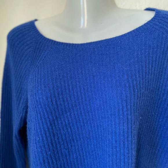 Neiman Marcus blue cashmere sweater small - Picture 5 of 10